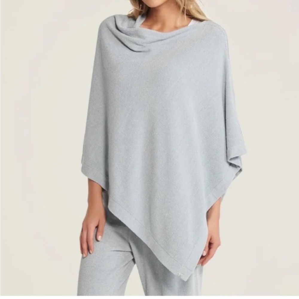 Nwt barefoot dreams blue poncho one size 
Soft like a blanket